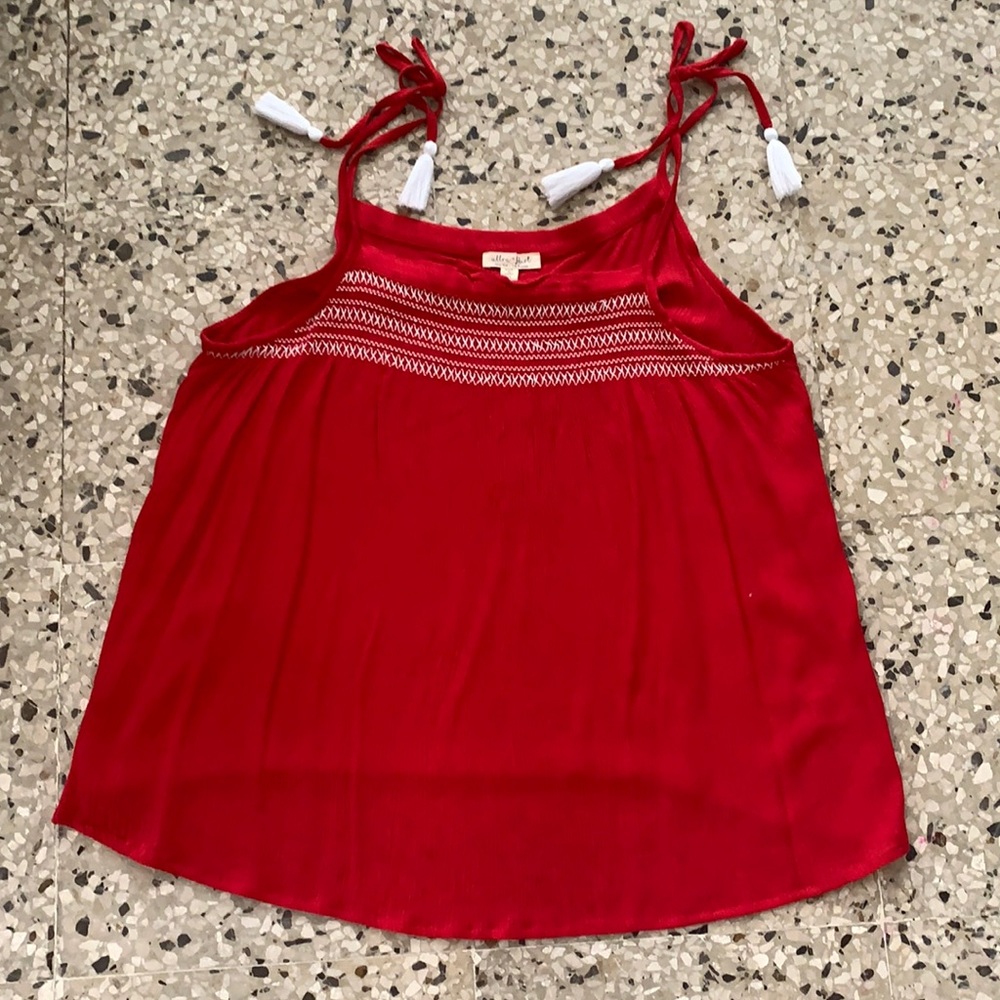 Camisa de manguillos suelta.